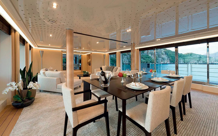 Κnives Οut: Glass Onion - Ο πράκτορας 007 λύνει το μυστήριο στις Σπέτσες 