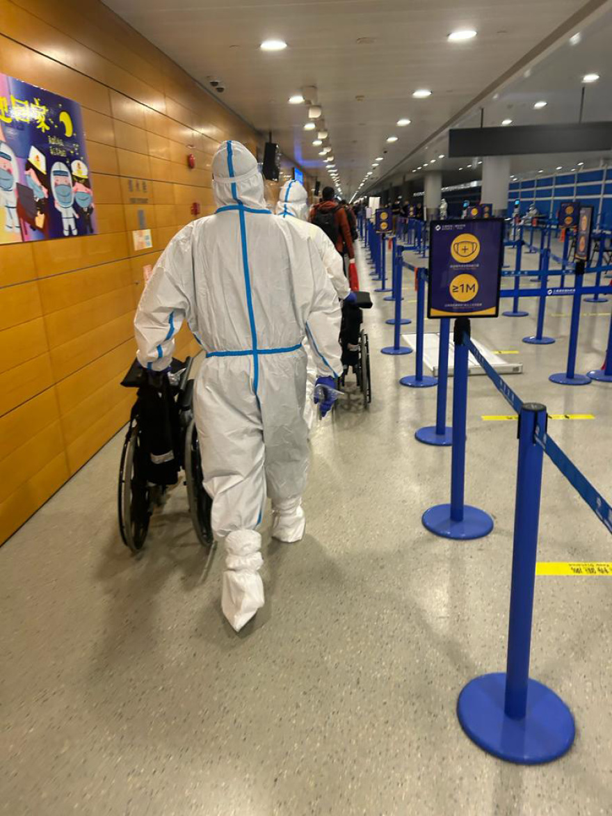 Κορωνοϊός - Κίνα: Τι αποκαλύπτει ο Έλληνας που «αποκλείστηκε» στην καραντίνα της Σανγκάης