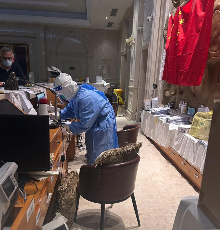 Κορωνοϊός - Κίνα: Τι αποκαλύπτει ο Έλληνας που «αποκλείστηκε» στην καραντίνα της Σανγκάης