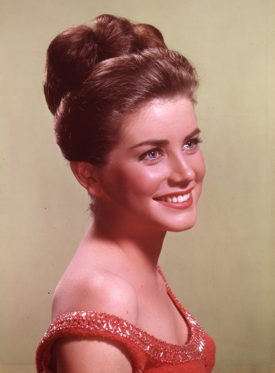 Ντολόρες Χαρτ: H λαμπερή πρωταγωνίστρια που παράτησε το Χόλιγουντ για να γίνει καλόγρια