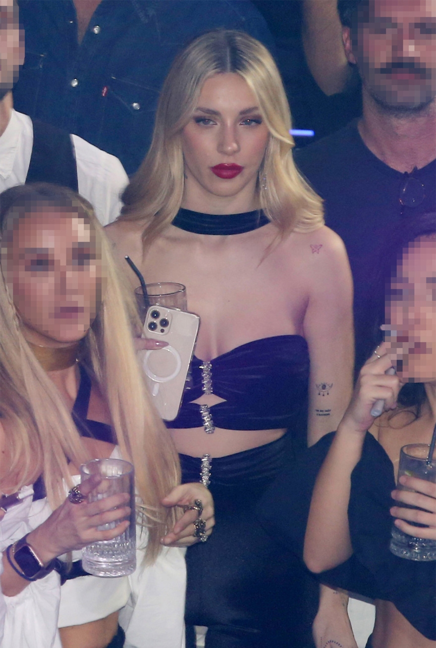 Γαρυφαλλιά Καληφώνη: Απόλαυσε τον Χρήστο Μάστορα στο μαγαζί που τραγουδάει - Δείτε φωτογραφίες