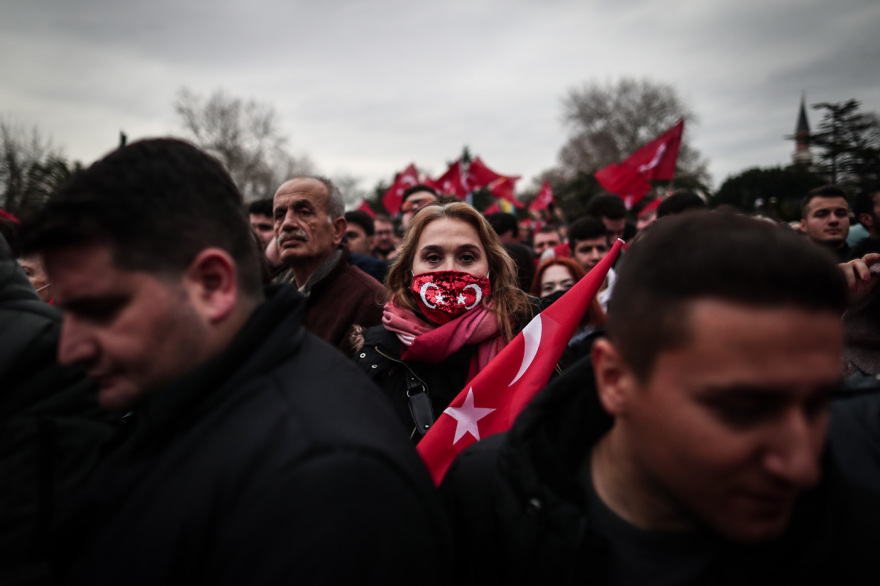 Ιμάμογλου: «Δεν φοβόμαστε» τον Ερντογάν, το σύνθημα χιλιάδων διαδηλωτών στην Κωνσταντινούπολη 