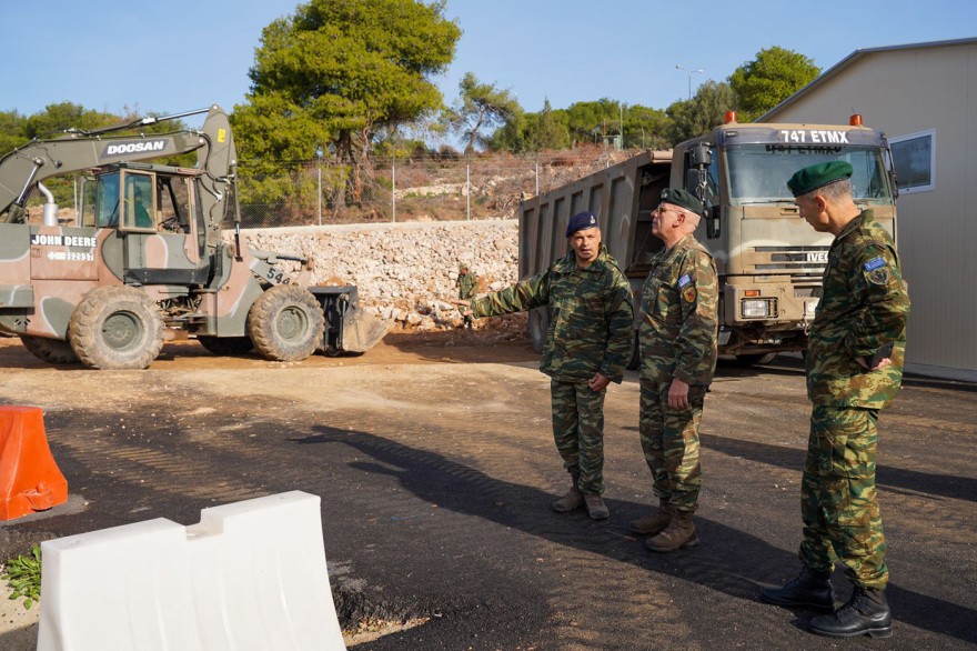 Στο Κέντρο Εκπαίδευσης Ειδικών Δυνάμεων ο Φλώρος, συμμετείχε σε άσκηση αλεξιπτωτιστών - Βίντεο