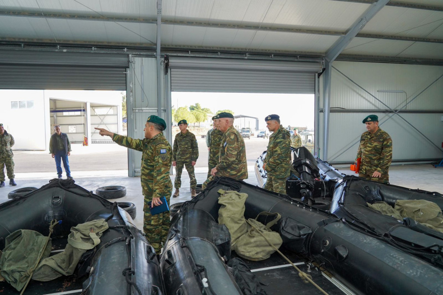 Στο Κέντρο Εκπαίδευσης Ειδικών Δυνάμεων ο Φλώρος, συμμετείχε σε άσκηση αλεξιπτωτιστών - Βίντεο