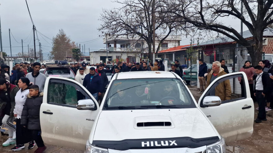 Αυτή την ώρα η κηδεία του 16χρονου Ρομά - Σε επιφυλακή η ΕΛΑΣ