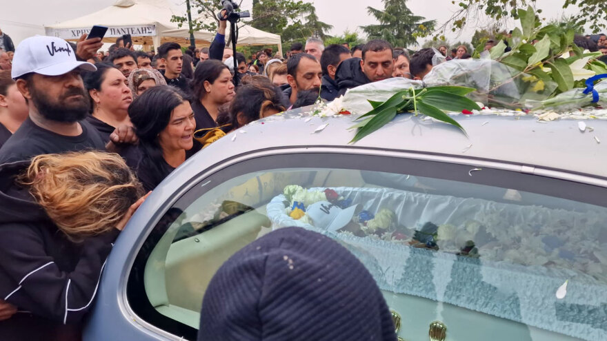 Θεσσαλονίκη: Οι Ρομά αποχαιρέτησαν τον 16χρονο με δάκρυα και μουσική
