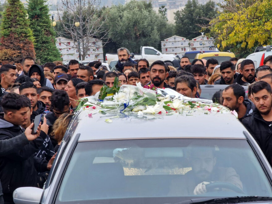 Θεσσαλονίκη: Οι Ρομά αποχαιρέτησαν τον 16χρονο με δάκρυα και μουσική