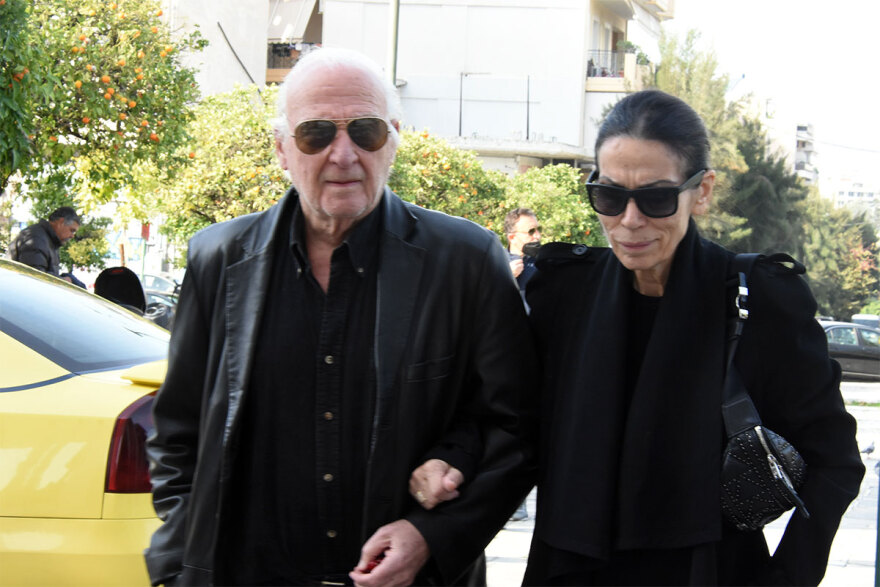 Γιάννης Διακογιάννης: Πλήθος κόσμου στην κηδεία του - «Η φωνή σου θα μείνει ζωντανή»