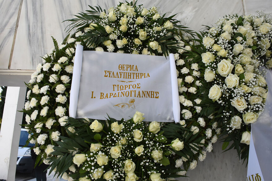 Γιάννης Διακογιάννης: Πλήθος κόσμου στην κηδεία του - «Η φωνή σου θα μείνει ζωντανή»