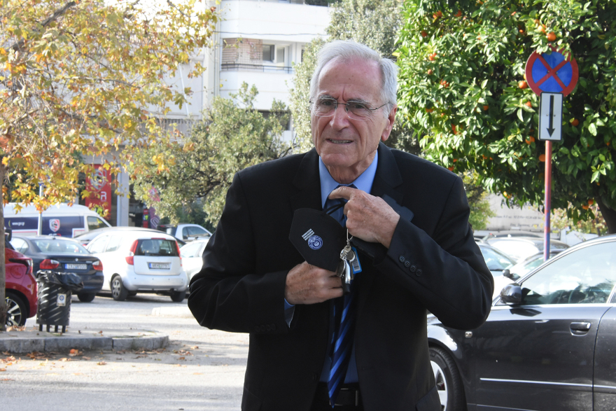 Γιάννης Διακογιάννης: Πλήθος κόσμου στην κηδεία του - «Η φωνή σου θα μείνει ζωντανή»