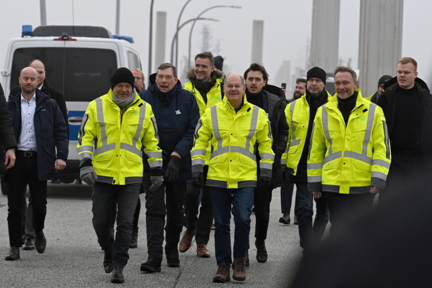 Γερμανία: Εγκαινιάστηκε ο πρώτος τερματικός σταθμός LNG, ένα «βήμα» πιο κοντά στην ενεργειακή ανεξαρτησία (βίντεο)