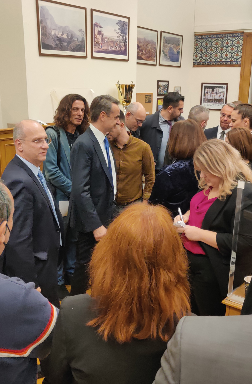 Μητσοτάκης στους κοινοβουλευτικούς συντάκτες: Θα κάνω Χριστούγεννα στο Μέτσοβο, στο βουνό παίρνονται οι αποφάσεις