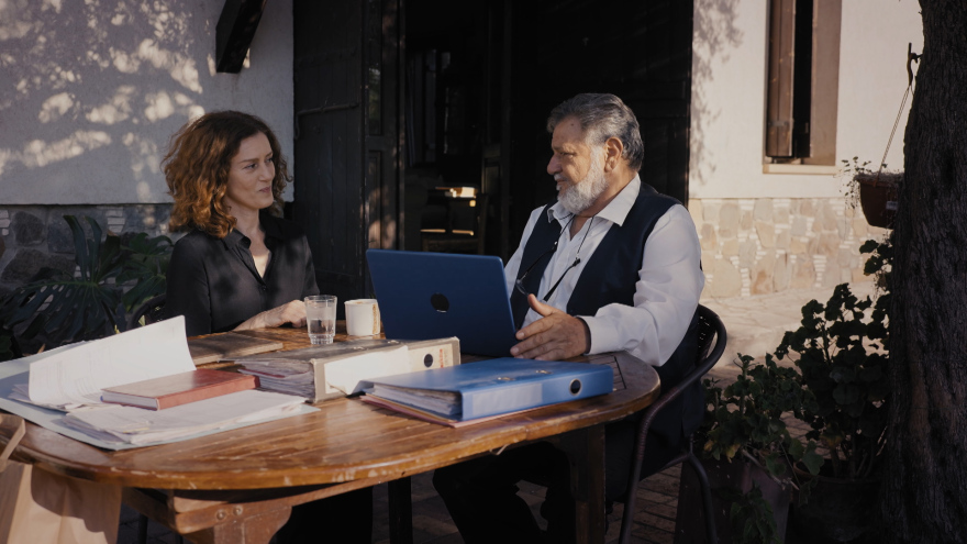 Η Γη της Ελιάς: Ο Στάθης προτείνει στην Ιουλία να μείνουν μαζί