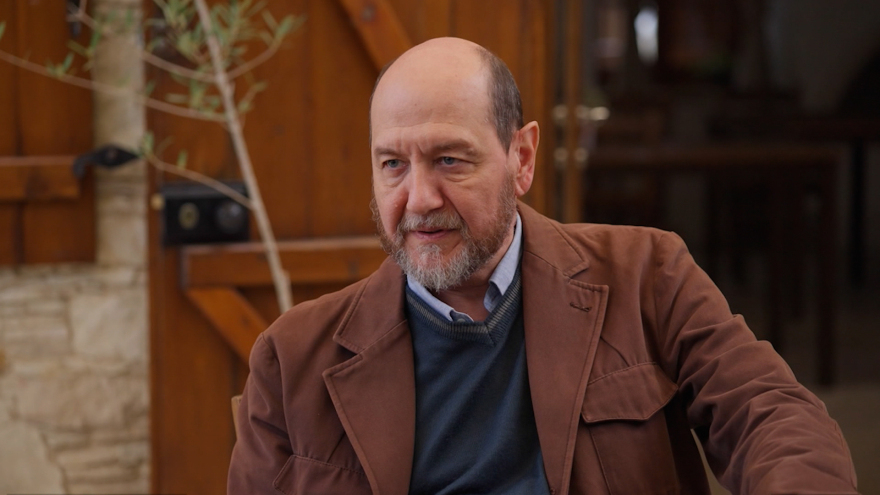 Η Γη της Ελιάς: Ο Στάθης προτείνει στην Ιουλία να μείνουν μαζί