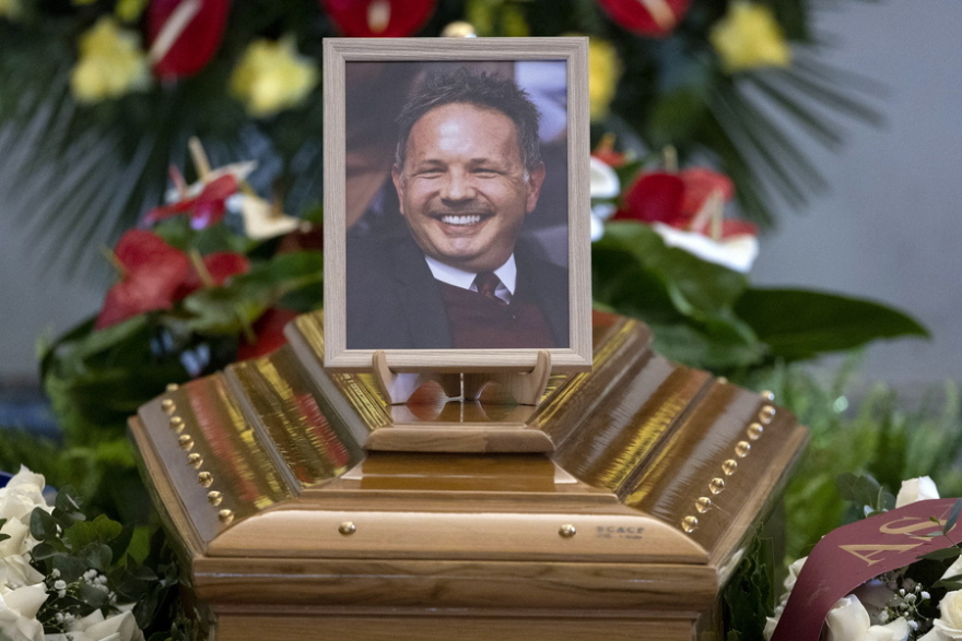 Σίνισα Μιχαΐλοβιτς: Μαντσίνι και Στάνκοβιτς κουβάλησαν το φέρετρό του στην εξόδιο ακολουθία