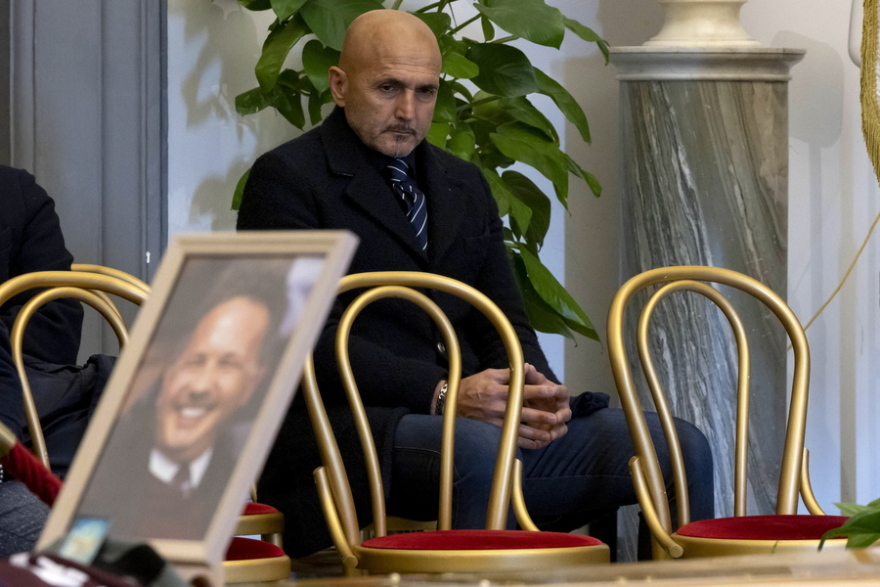 Σίνισα Μιχαΐλοβιτς: Μαντσίνι και Στάνκοβιτς κουβάλησαν το φέρετρό του στην εξόδιο ακολουθία