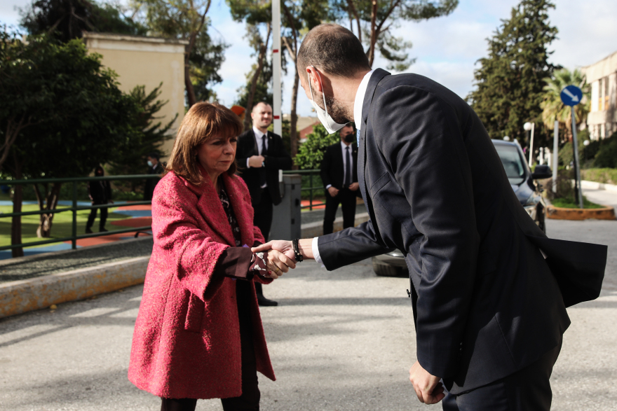 Σακελλαροπούλου: Επίσκεψη στο νοσοκομείο Παίδων «Η Αγία Σόφια» - Πήγε δώρα στα παιδιά