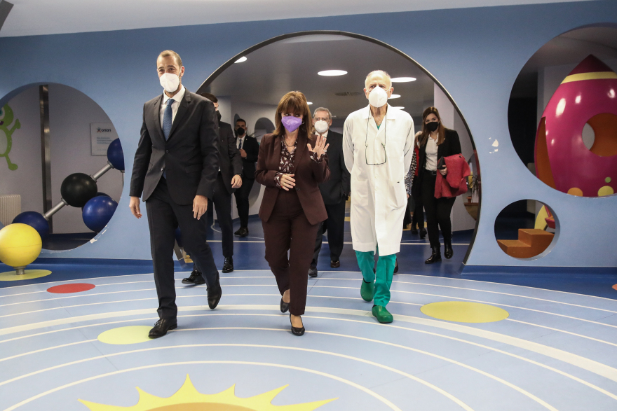 Σακελλαροπούλου: Επίσκεψη στο νοσοκομείο Παίδων «Η Αγία Σόφια» - Πήγε δώρα στα παιδιά