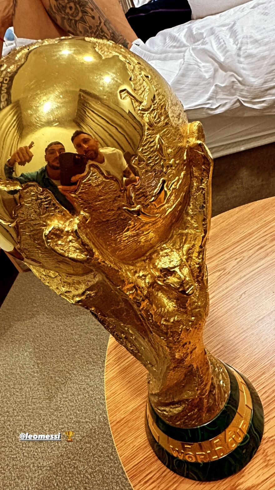 Μουντιάλ 2022 - Ροντρίγκο ντε Πολ: Η «πιπεράτη» δήλωση και η selfie με τον Μέσι στην κούπα του Μουντιάλ