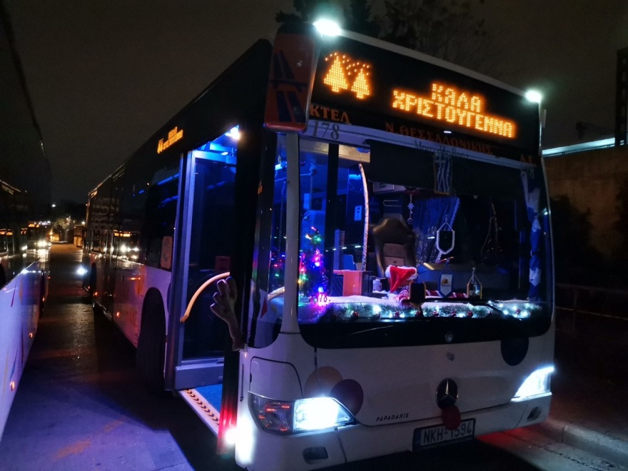 Σε όχημα του Άι Βασίλη μετέτρεψε οδηγός το λεωφορείο της γραμμής Θεσσαλονίκη - Ωραιόκαστρο