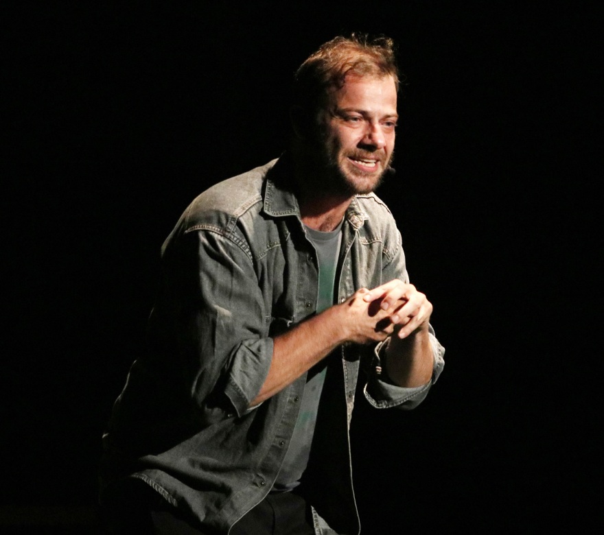 Ορέστης Τζιόβας: «Έχω κάνει σεξ με άνδρες, αλλά μόνο με φίλους μου, όχι με αγνώστους»