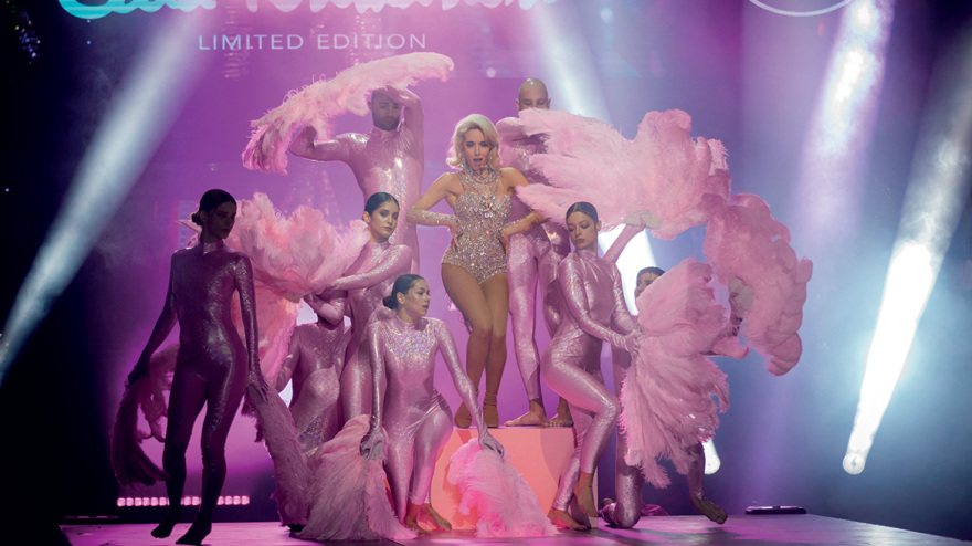 MadWalk 2022 by Serkova: Μόδα, μουσική και χρυσόσκονη