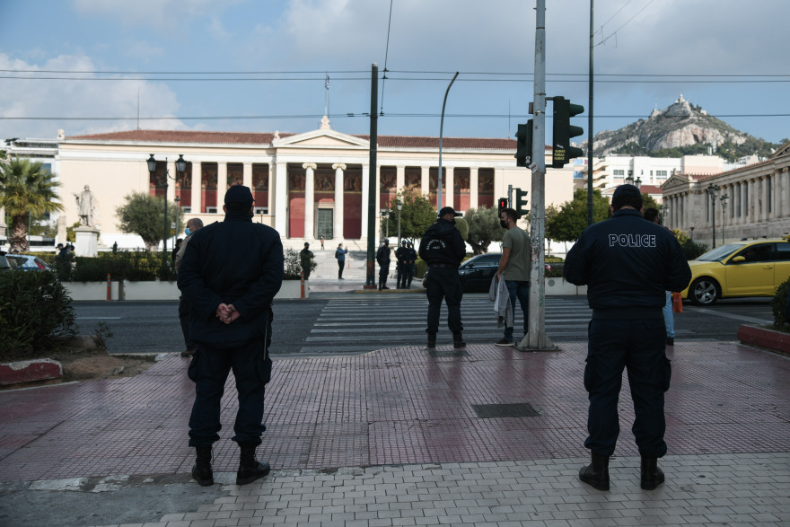 Τροχαία: Έκτακτα μέτρα για την έξοδο των Χριστουγέννων