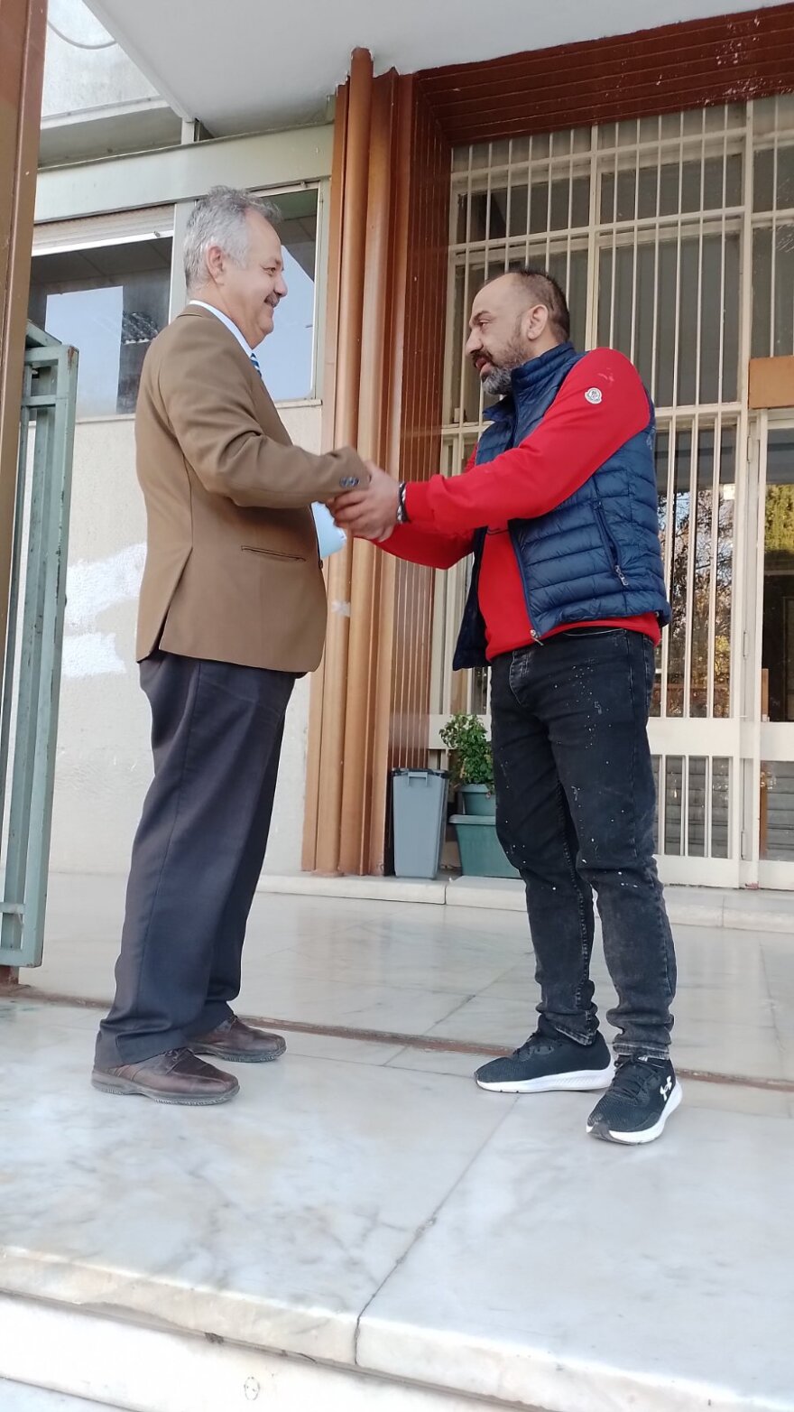 Λάρισα: Ρομά αρνείται ότι καλούσε μέσω TikTok «να σκοτώσουν αστυνομικούς, με καραμπίνες, καλάσνικοφ και ούζι»