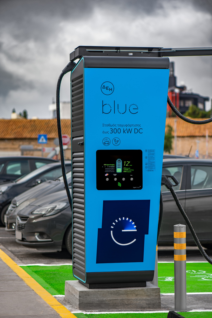 Oι πρώτοι ταχυ-φορτιστές έως 300 kW DC στην Ελλάδα από τη ΔΕΗ blue σε κομβικά σημεία σε όλη τη χώρα