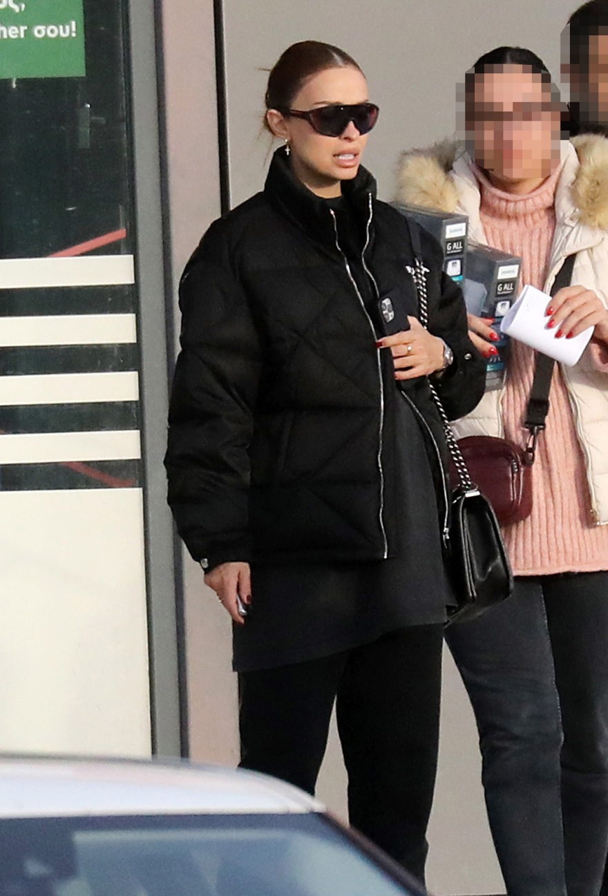 Ελένη Φουρέιρα: Απόλαυσε τα ψώνια της στη Γλυφάδα με τον Αλμπέρτο Μποτία