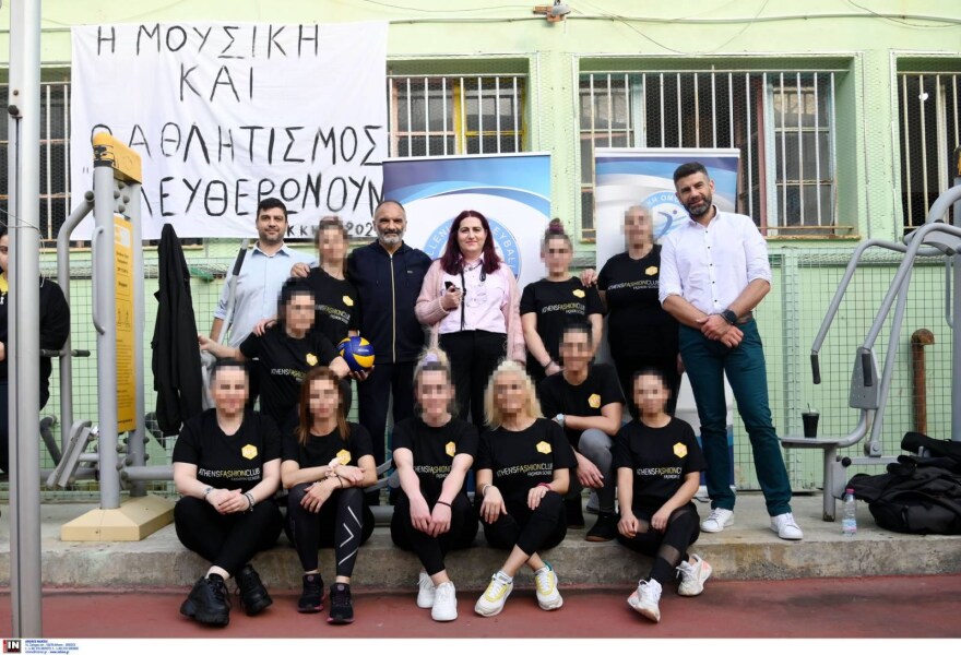 Το πνεύµα των Χριστουγέννων... έκανε σερβίς στον Κορυδαλλό