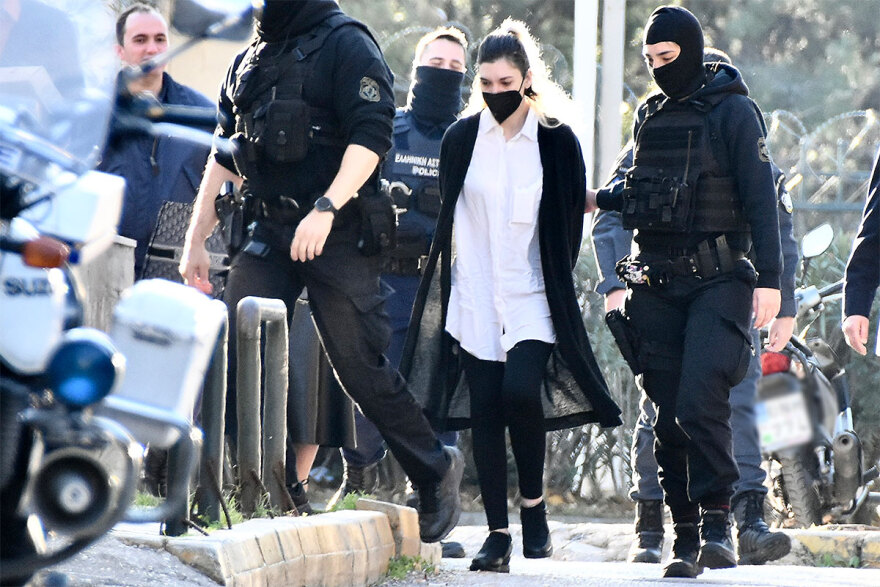 Στην Ευελπίδων η Πισπιρίγκου - Απολογείται για τους θανάτους της Μαλένας και της Ίριδας