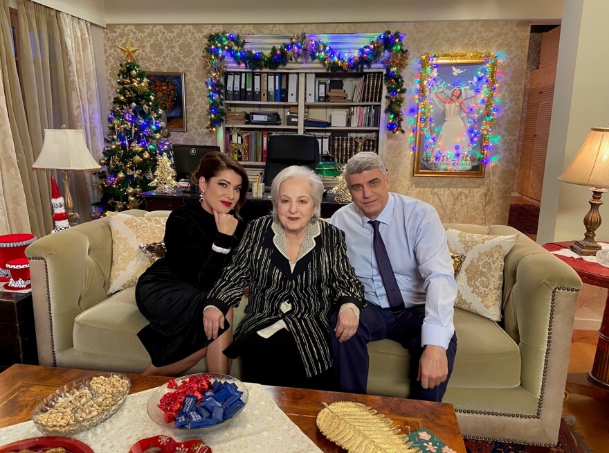 Μην αρχίζεις τη μουρμούρα: Η Σοφία και ο Χάρης ψάχνουν για σπίτι, αλλά ο Μπάμπης δεν συμφωνεί με τις επιλογές τους