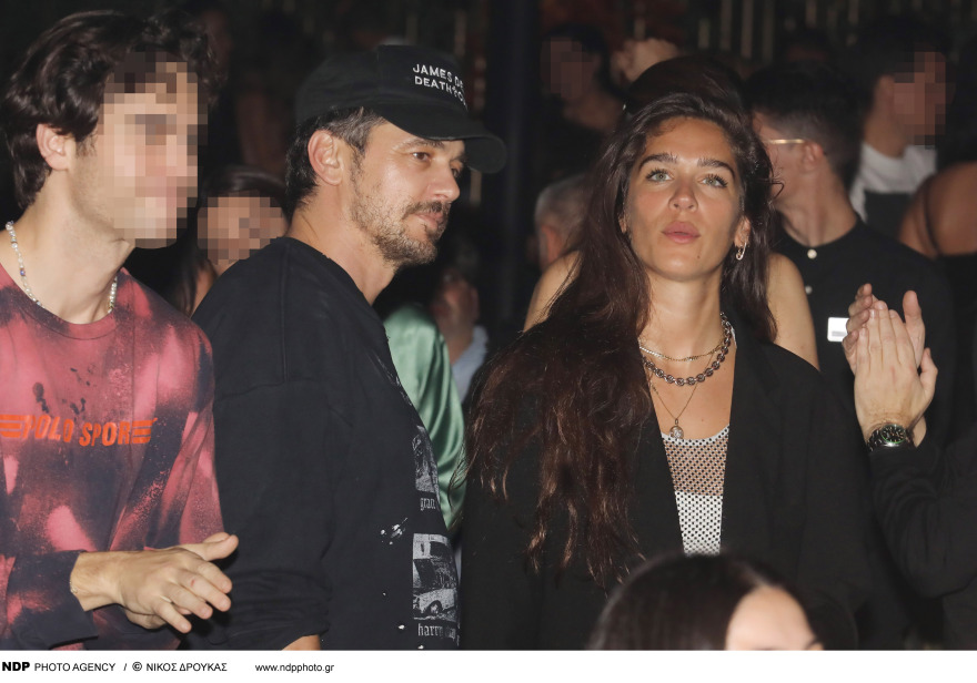 Τζέιμς Φράνκο: Διασκέδασε σε νυχτερινό κέντρο της Αθήνας με τη σύντροφό του - Δείτε φωτογραφίες