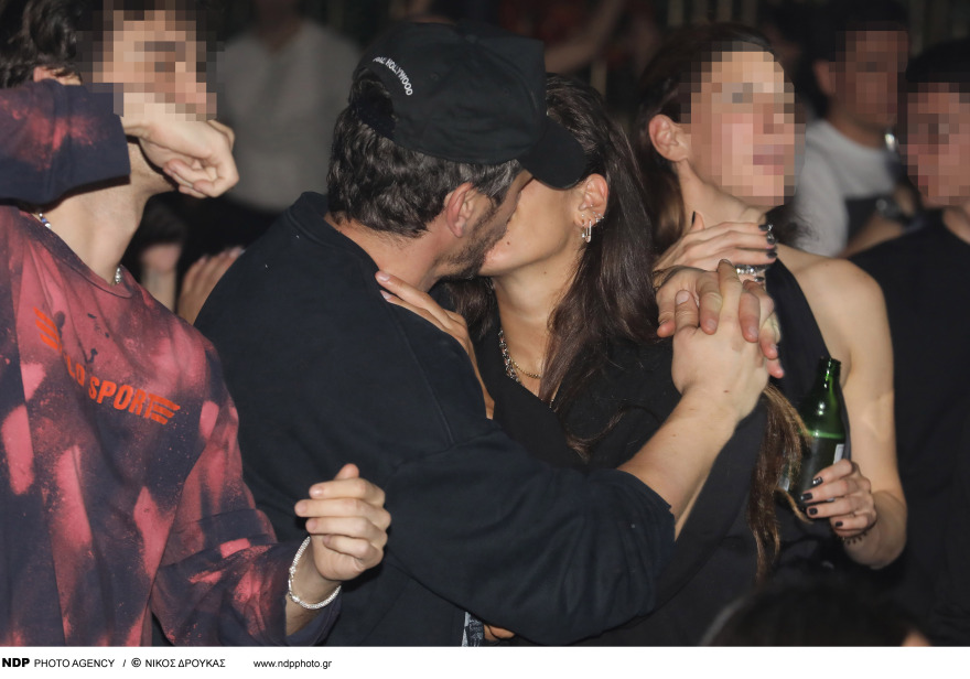 Τζέιμς Φράνκο: Διασκέδασε σε νυχτερινό κέντρο της Αθήνας με τη σύντροφό του - Δείτε φωτογραφίες