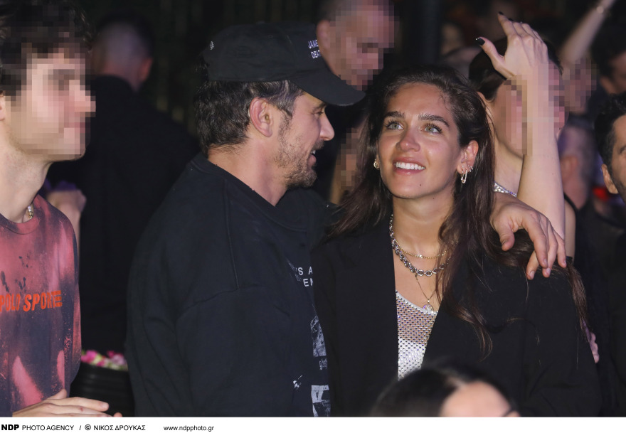 Τζέιμς Φράνκο: Διασκέδασε σε νυχτερινό κέντρο της Αθήνας με τη σύντροφό του - Δείτε φωτογραφίες