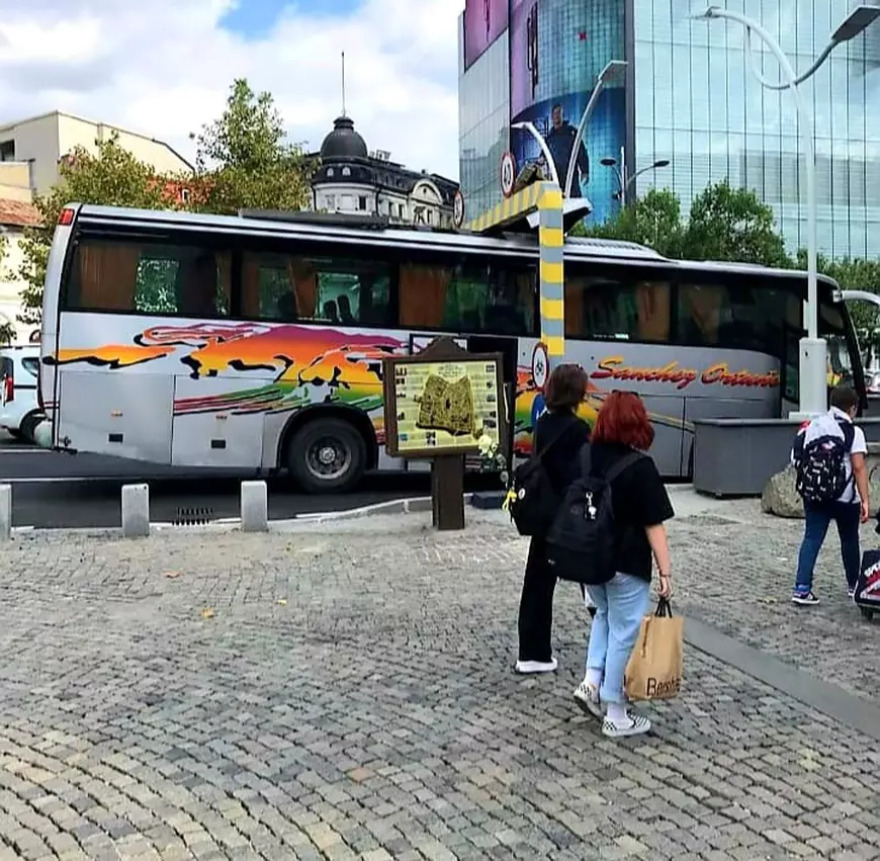 Ρουμανία: «Καρμανιόλα» η υπόγεια διάβαση που έγινε το δυστύχημα με το πούλμαν - Δείτε φωτογραφίες από άλλα ατυχήματα 