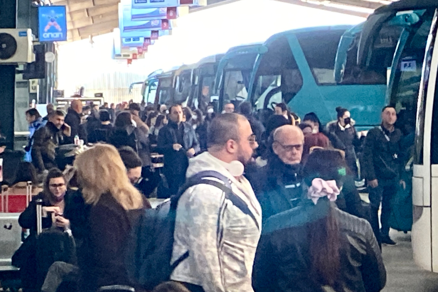 Χριστουγεννιάτικη έξοδος: Όπου φύγει - φύγει ο Αθηναίοι, πλημμυρίζει ο Κηφισός