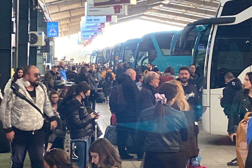 Χριστουγεννιάτικη έξοδος: Όπου φύγει - φύγει ο Αθηναίοι, πλημμυρίζει ο Κηφισός