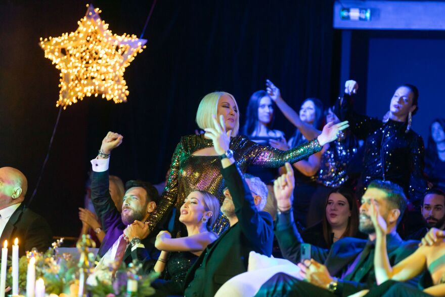 Σπίτι με το MEGA: Η Ρούλα Κορομηλά υποδέχεται την Πάολα και τον Γιάννη Πλούταρχο - Δείτε μουσικά αποσπάσματα