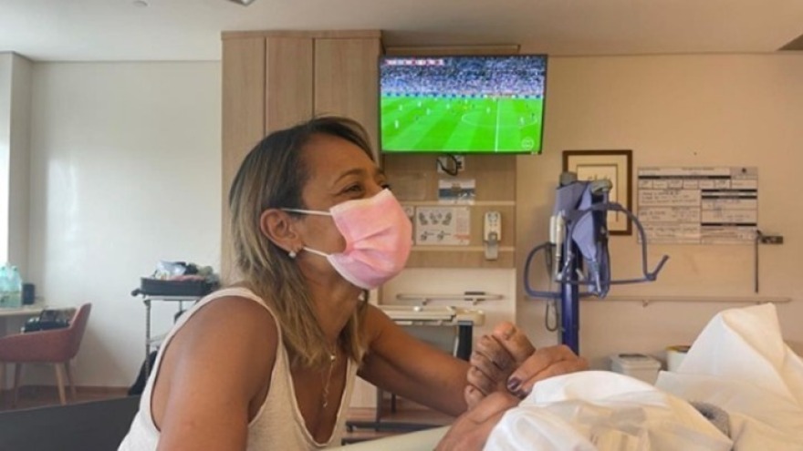 Πελέ: Κρίσιμες ώρες - Κατάκοιτος σε νέο βίντεο, πλάι του η οικογένειά του