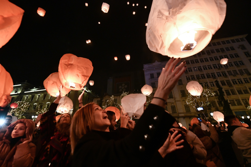 Δήμος Αθηναίων: 1.500 φαναράκια φώτισαν τον ουρανό της πρωτεύουσας στη Νύχτα των Ευχών - Δείτε βίντεο και φωτογραφίες