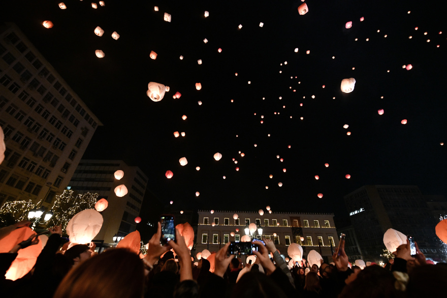 Δήμος Αθηναίων: 1.500 φαναράκια φώτισαν τον ουρανό της πρωτεύουσας στη Νύχτα των Ευχών - Δείτε βίντεο και φωτογραφίες