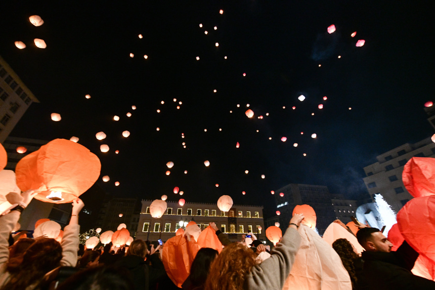 Δήμος Αθηναίων: 1.500 φαναράκια φώτισαν τον ουρανό της πρωτεύουσας στη Νύχτα των Ευχών - Δείτε βίντεο και φωτογραφίες