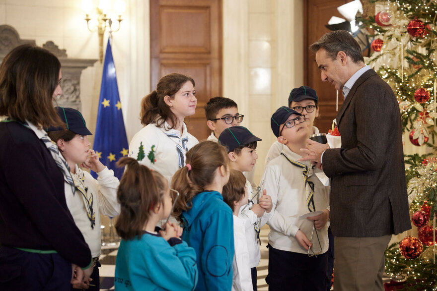 Μητσοτάκης: Χριστουγεννιάτικα κάλαντα από διάφορες περιοχές της χώρας άκουσε ο πρωθυπουργός