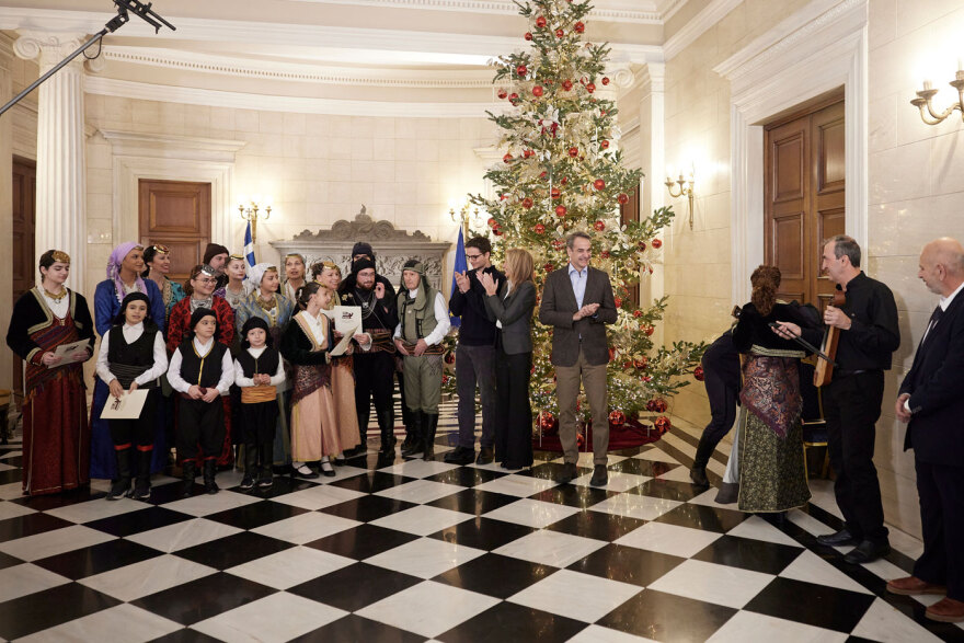 Μητσοτάκης: Χριστουγεννιάτικα κάλαντα από διάφορες περιοχές της χώρας άκουσε ο πρωθυπουργός