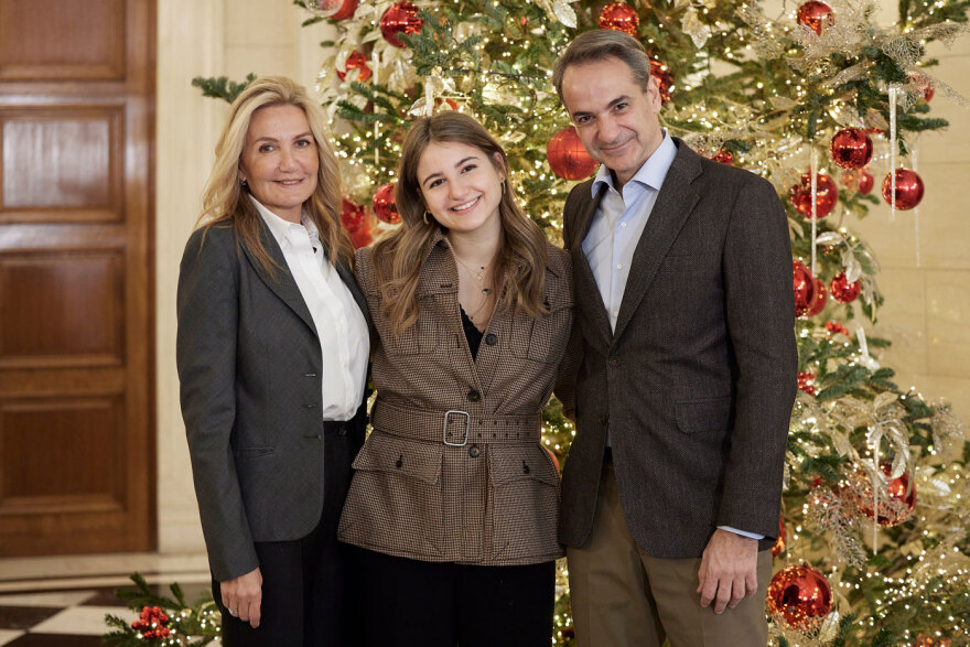 Μητσοτάκης: Χριστουγεννιάτικα κάλαντα από διάφορες περιοχές της χώρας άκουσε ο πρωθυπουργός