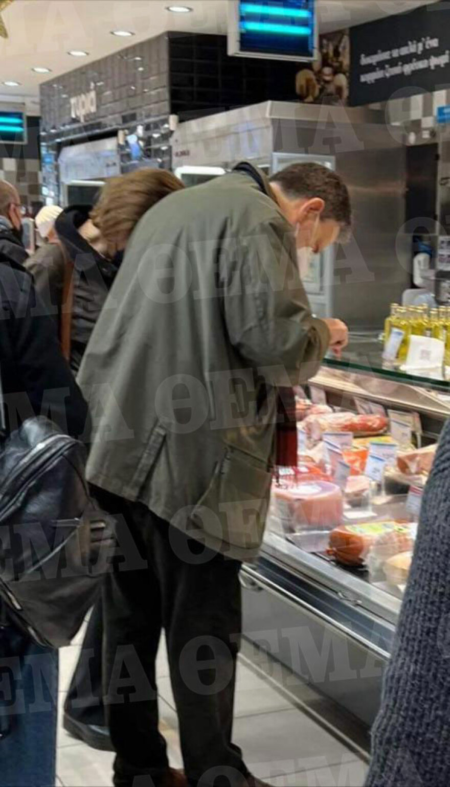 Με λίστα στο σούπερ μάρκετ ο Θόδωρος Σκυλακάκης για το χριστουγεννιάτικο τραπέζι