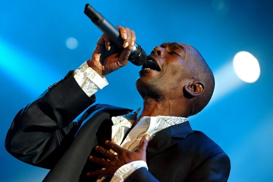 Maxi Jazz: Insomnia, God is a DJ, We Come 1 - Τα μεγαλύτερα hit του τραγουδιστή των Faithless που πέθανε ξαφνικά στον ύπνο του