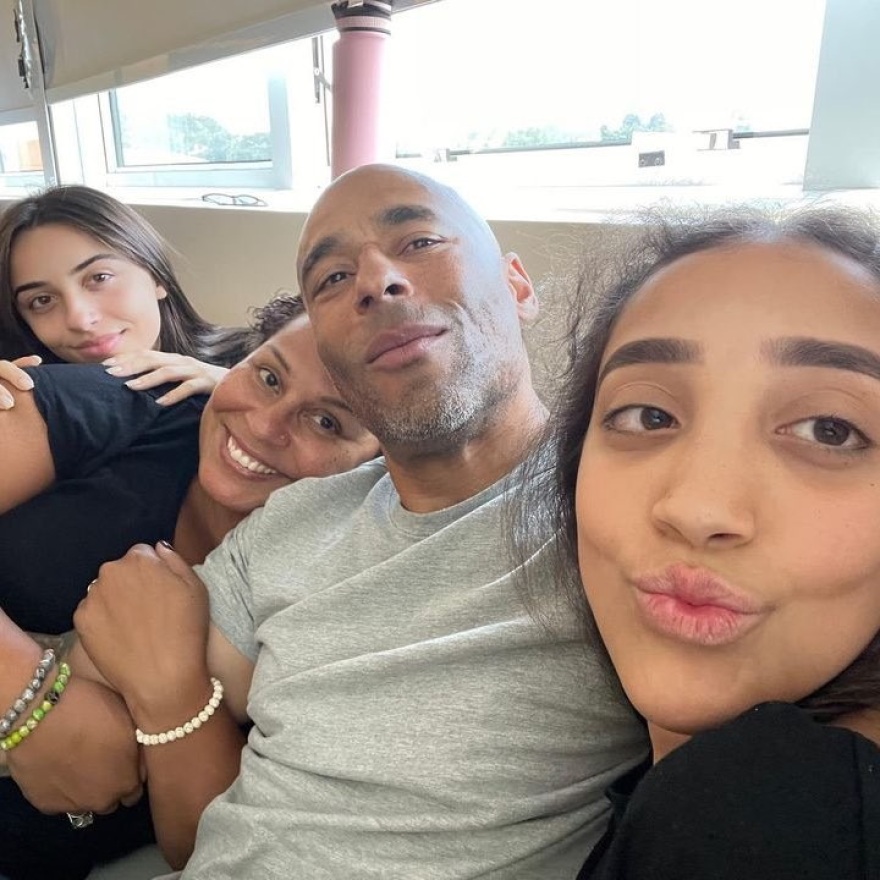 Πελέ: Κρίσιμες ώρες - Κατάκοιτος σε νέο βίντεο, πλάι του η οικογένειά του